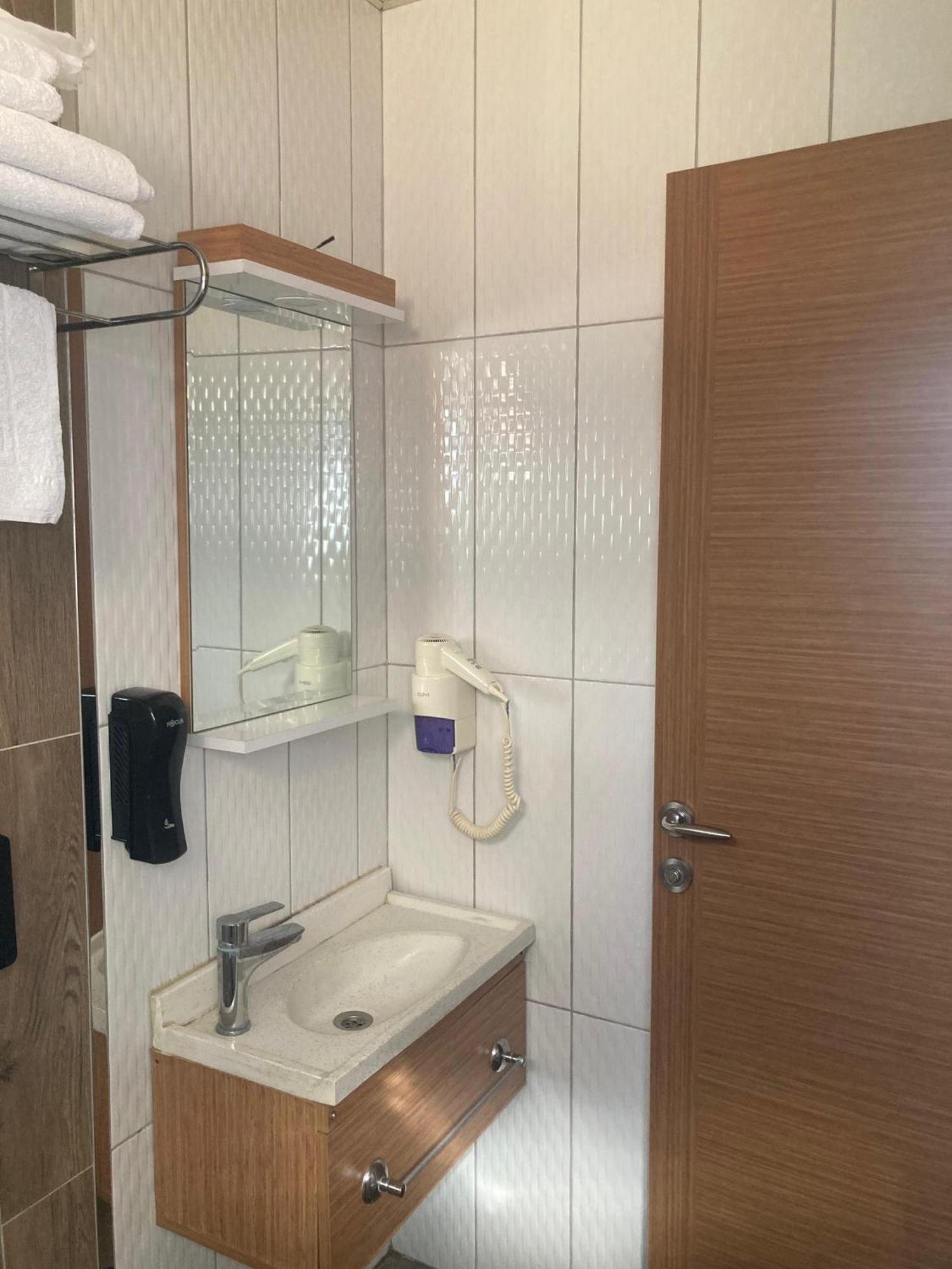Safran Palas Yenifoca Exteriör bild
